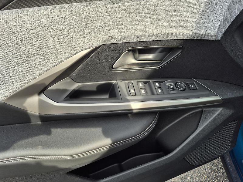 Peugeot 5008 (2026) BUSINESS Hybrid 145 e-DCS6 - fotka 16 z 25
