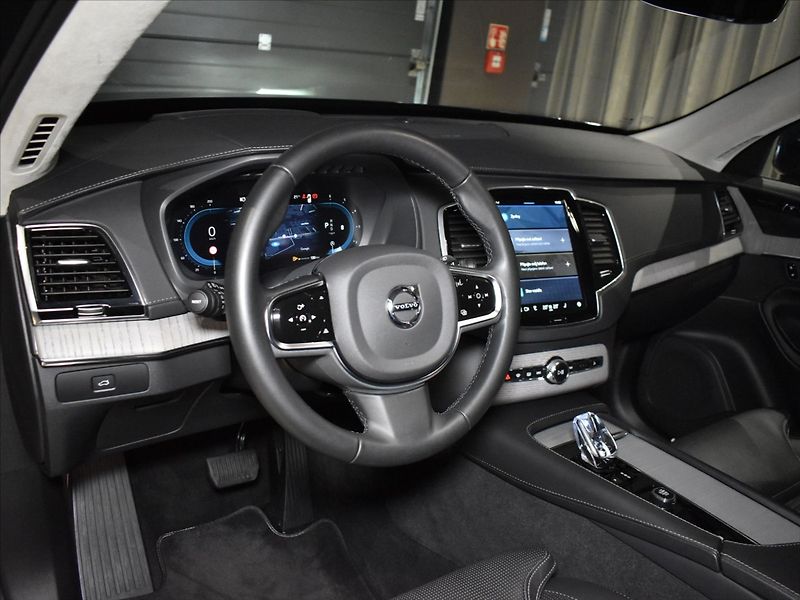 Volvo XC90 2,0 B5 AWD Ultimate tažné,Pano - fotka 15 z 28