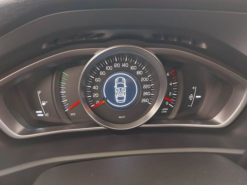 Volvo V40 (2012) 2.0 D4, Serv.kniha - fotka 11 z 19