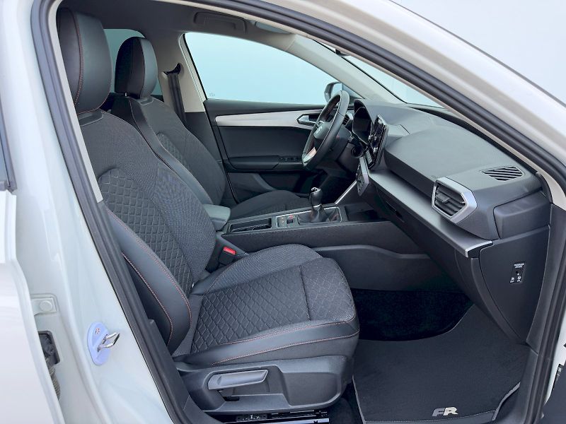 Seat Leon (2023) 1.5 TSI 96kW FR - fotka 30 z 35