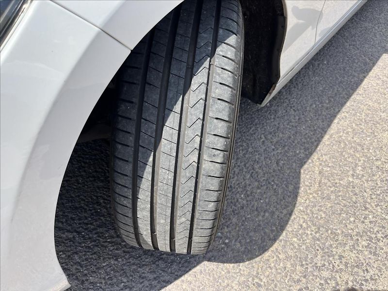 BMW Řada 1 2,0 120d AUTOMAT HARMAN NAVI - fotka 39 z 44