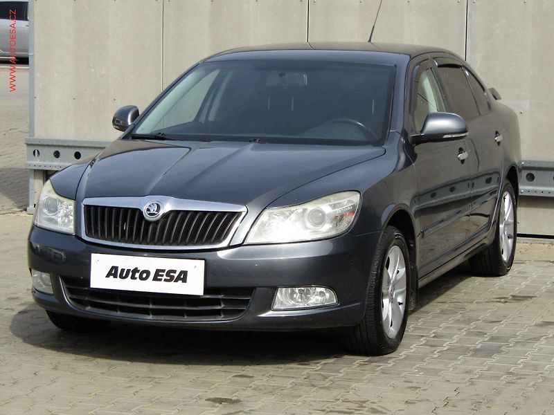 Škoda Octavia (2009) 1.6 TDi, Ambiente, xenon - fotka 3 z 17