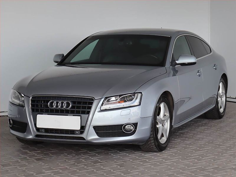 Audi A5 (2011) S-Line 2.0 TDI, 4X4 - fotka 2 z 19