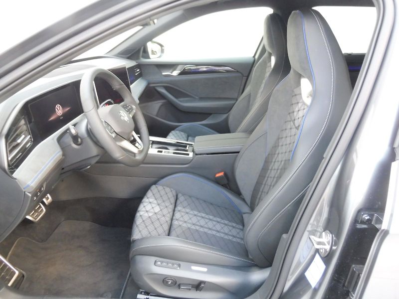Volkswagen Passat (2026) Variant R-Line 2,0 TDI 110kW D - fotka 7 z 30