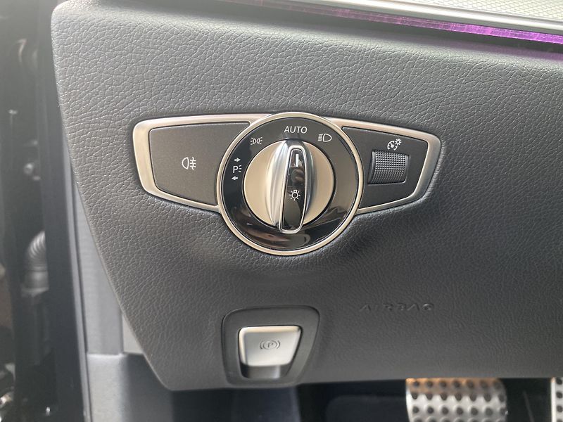 Mercedes-Benz Třídy E E 220d 4M AMG - fotka 23 z 27