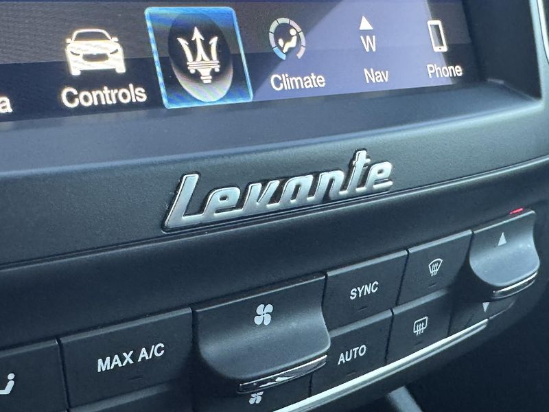 Maserati Levante (2018) GranLusso Q4, 3.0iV6 257kW, ČR - fotka 34 z 45