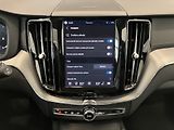 Volvo XC60 B4 FWD Ultimate Dark AT8 - náhled 33