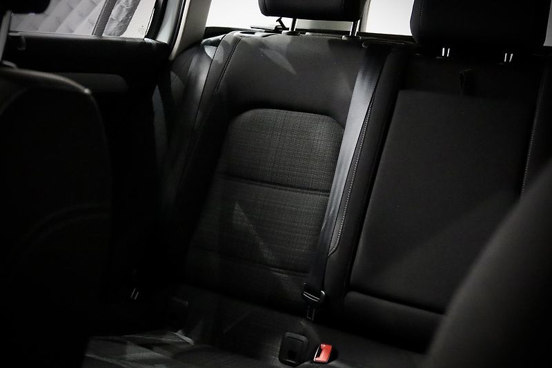 Volkswagen Passat B8 FL Var. 2.0 TSI 140 kW DSG - fotka 21 z 46