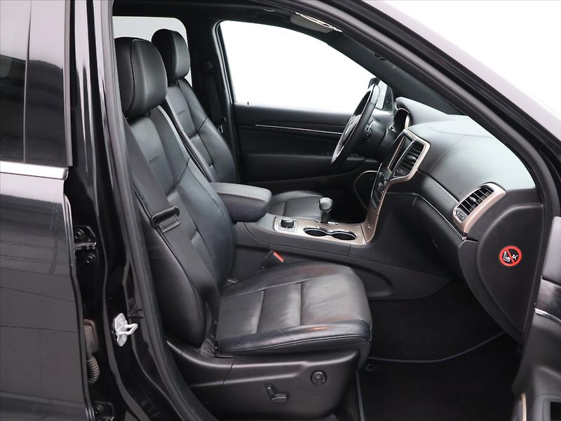 Jeep Grand Cherokee 3,0 CRDI 184kW 4x4 Summit - fotka 12 z 32