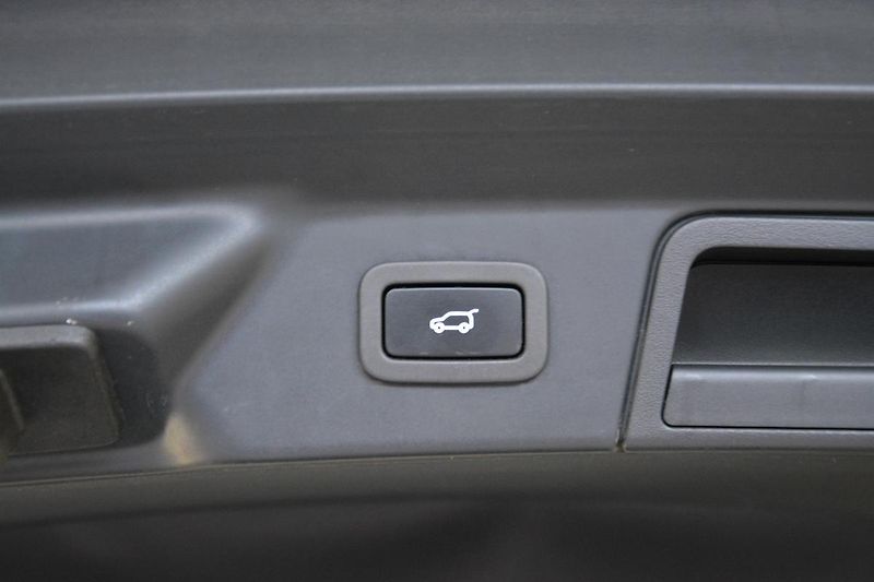 Land Rover Range Rover Velar (2021) P400e S Plug in Hybrid 4x4 - fotka 21 z 40