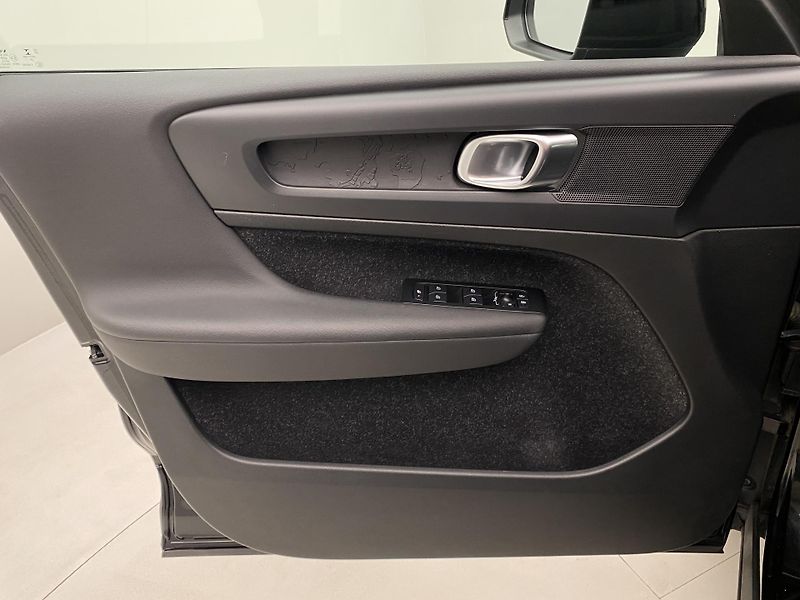 Volvo XC40 T2 KINETIC CZ - fotka 7 z 41