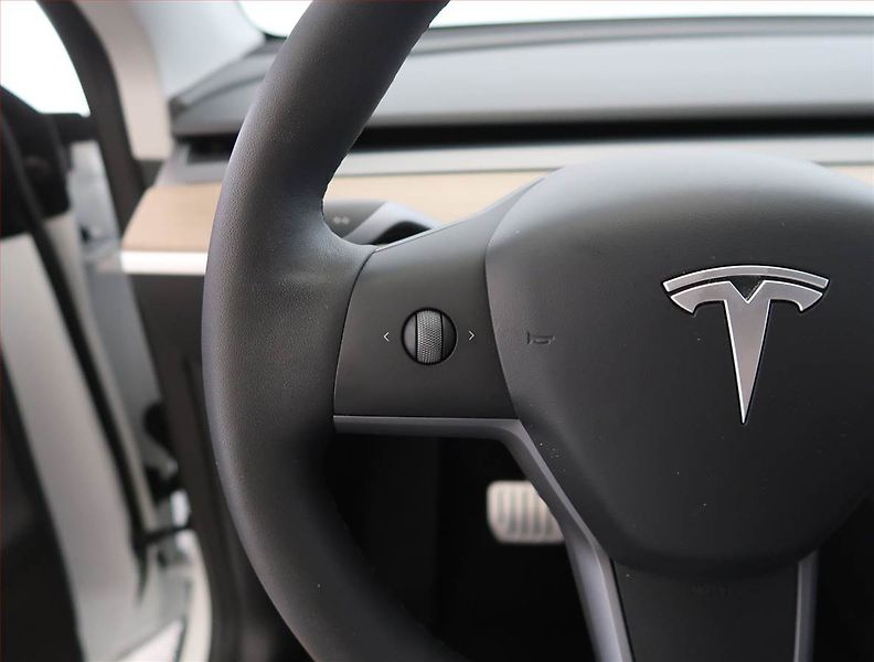 Tesla Model Y (2023) Performance 79kWh, SoH 93% - fotka 28 z 33