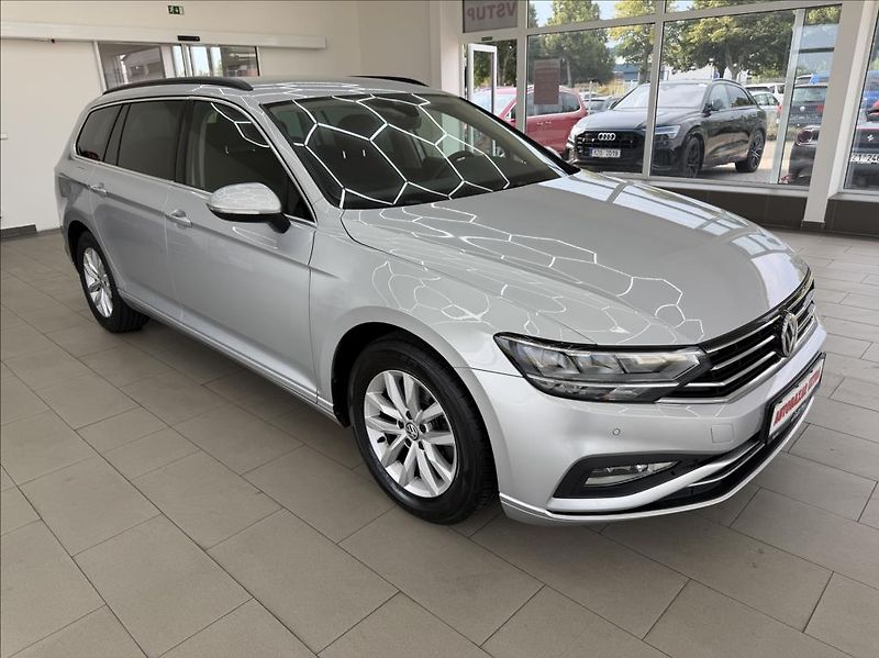 Volkswagen Passat 2,0 TDI, LED, DSG, MirrorLink - fotka 7 z 33