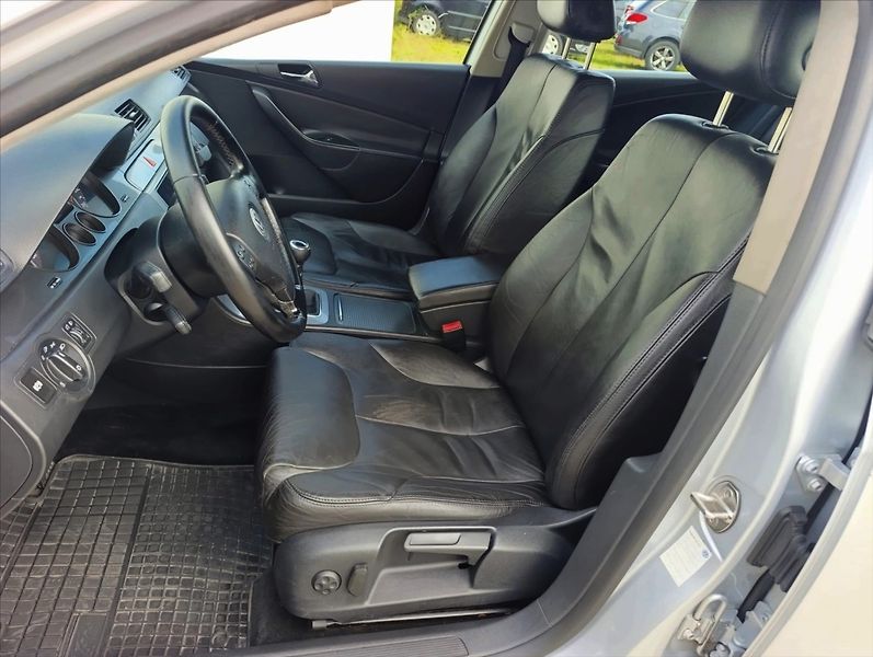 Volkswagen Passat 2,0 TDi Kůže Navigace Tažné - fotka 14 z 37