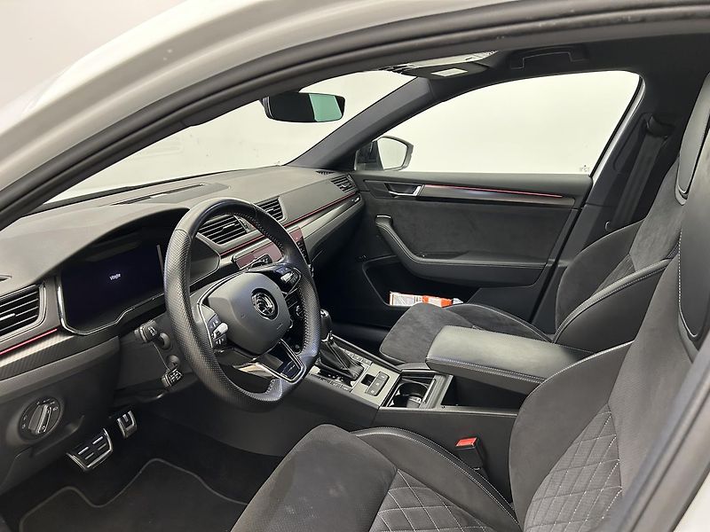 Škoda Superb 2.0 TDI 4x4 SportLine - fotka 6 z 31