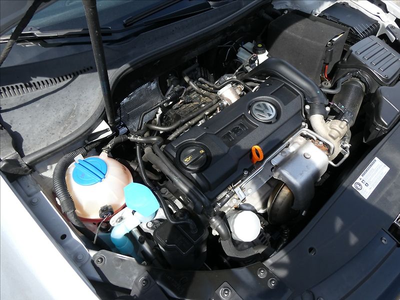 Volkswagen Golf 1,4 TSi 90kW STYLE,auto klima - fotka 36 z 43