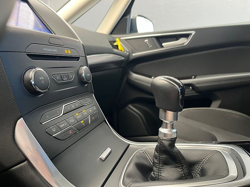 Ford S-MAX 2.0 EB Titanium mauál - fotka 28 z 51