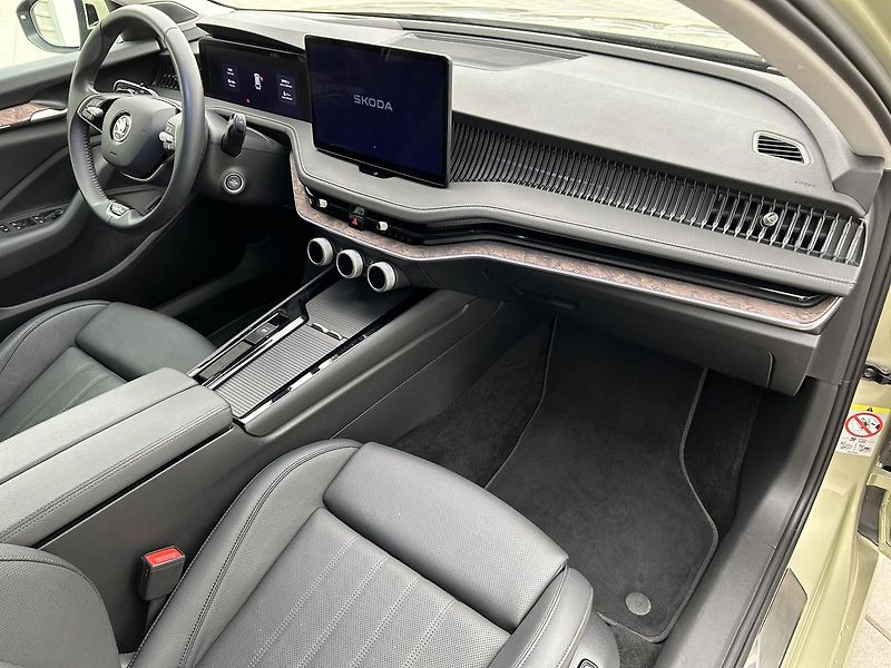 Škoda Superb 2.0 TDI 4x4 L & K - fotka 30 z 31