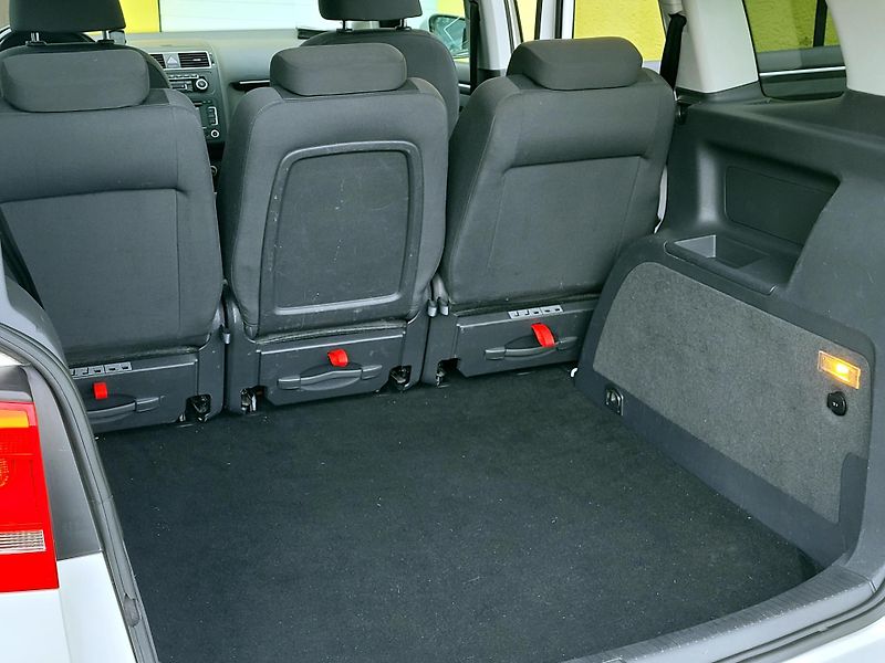 Volkswagen Touran 1,4 DSG Highline, nové ROZVODY - fotka 15 z 46