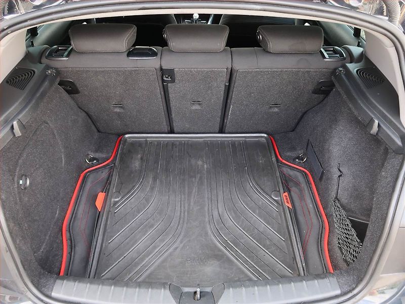 BMW Řada 1 (2014) Comfort 114i, Xenony, Tempomat - fotka 13 z 17