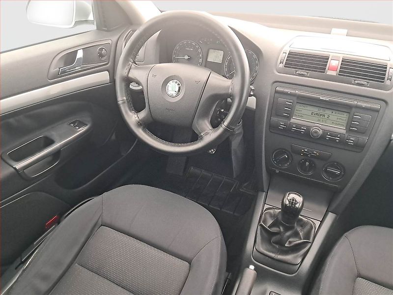 Škoda Octavia (2004) 1.6, nová STK, Tažné - fotka 7 z 17