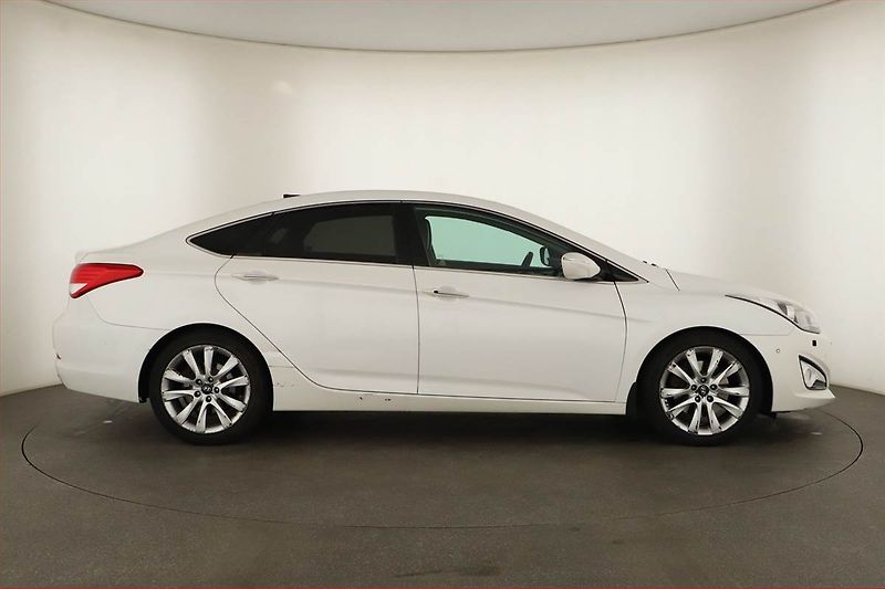 Hyundai i40 (2013) 2.0 GDI, Automat, Navi, Xenony - fotka 6 z 20