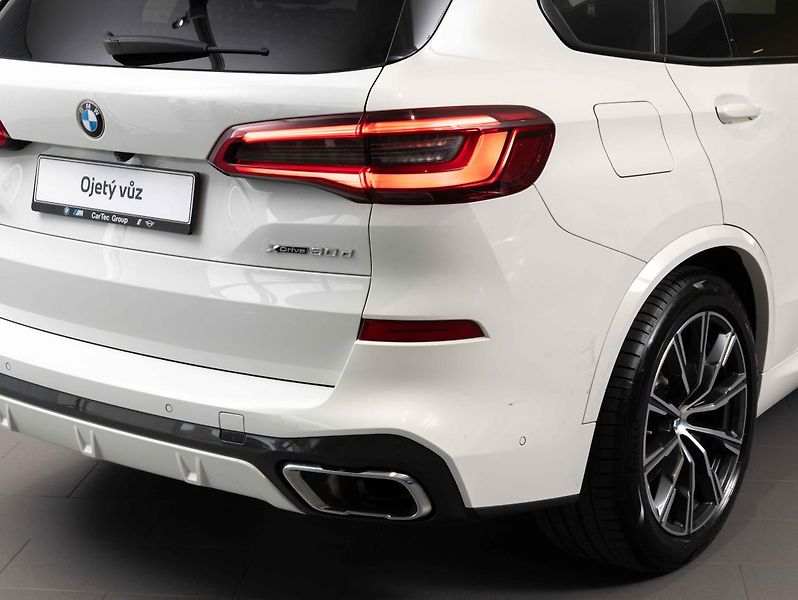 BMW X5 xDrive30d - fotka 9 z 22