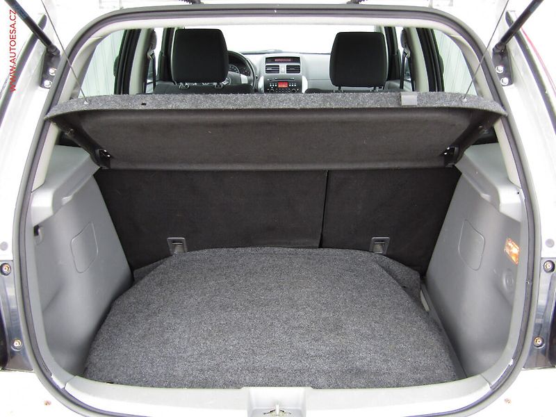 Suzuki SX4 (2007) 1.6 i - fotka 7 z 16