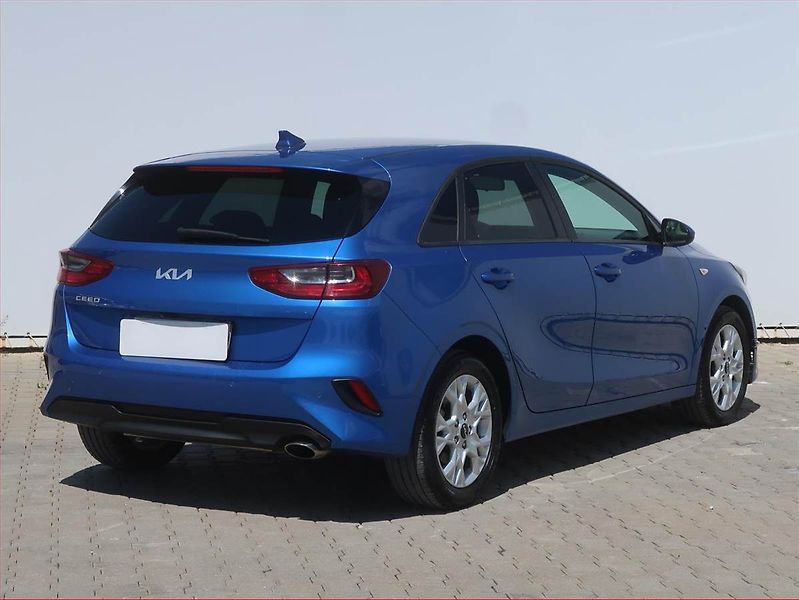 Kia Ceed (2022) Silver 1.0 T-GDI, Serv.kniha - fotka 5 z 17