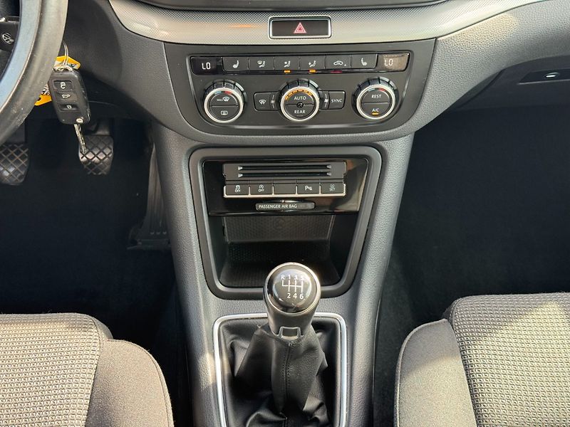 Volkswagen Sharan (2013) Comfortline 2.0 TDI 103kW - fotka 20 z 37