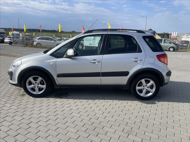 Suzuki SX4 1,6 i 79kw 4x4 KLIMA CZauto 2m - fotka 31 z 35
