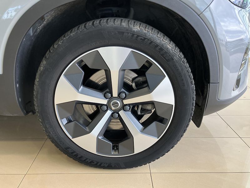 Volvo XC40 B3 FWD Plus Dark AT7 - fotka 5 z 39