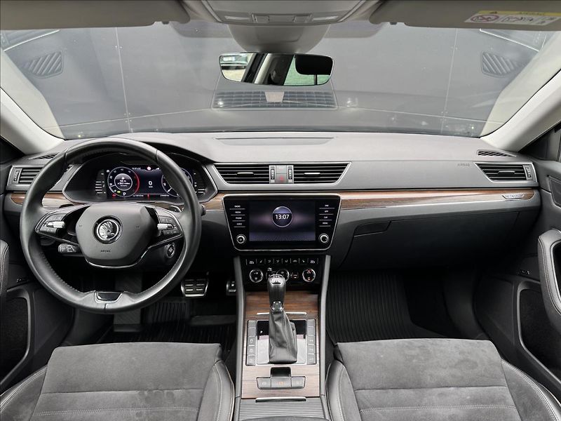 Škoda Superb 2,0 TDI 140kW Scout 4x4 DSG ČR - fotka 15 z 31