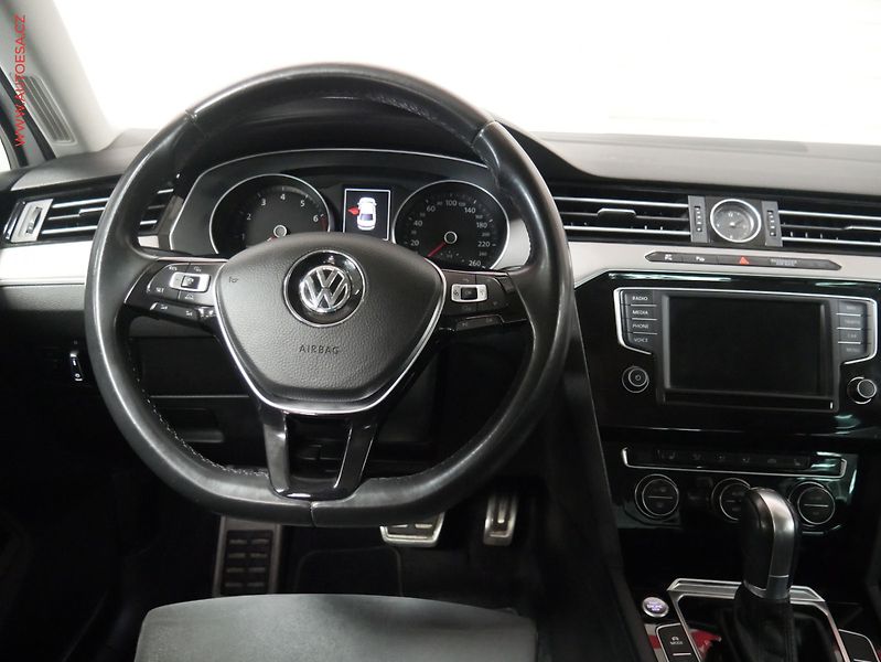 Volkswagen Passat (2015) 1.4TSI, AT, navi, LED - fotka 13 z 28