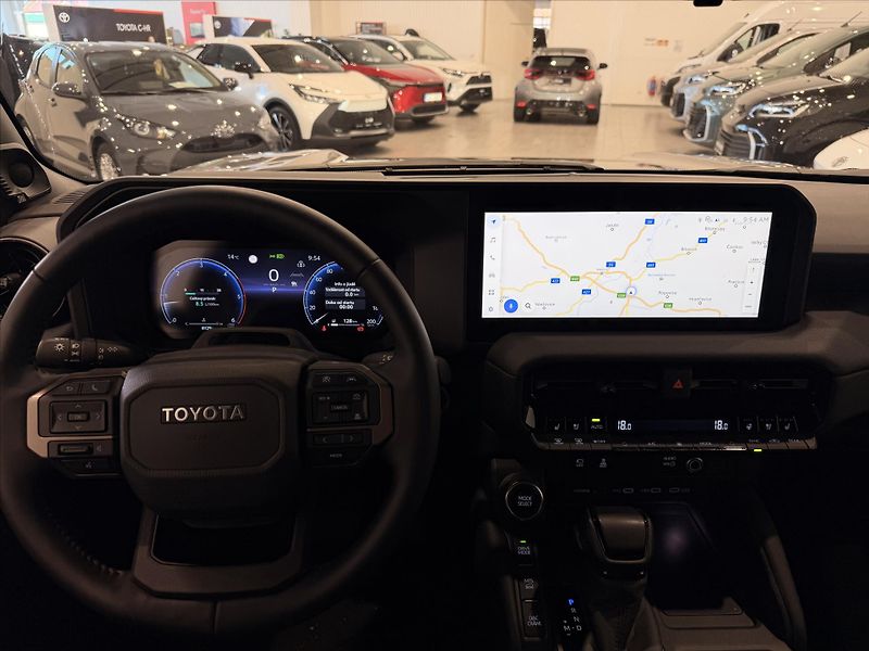 Toyota Land Cruiser 2,8 Executive  (204k) Diesel - fotka 10 z 11