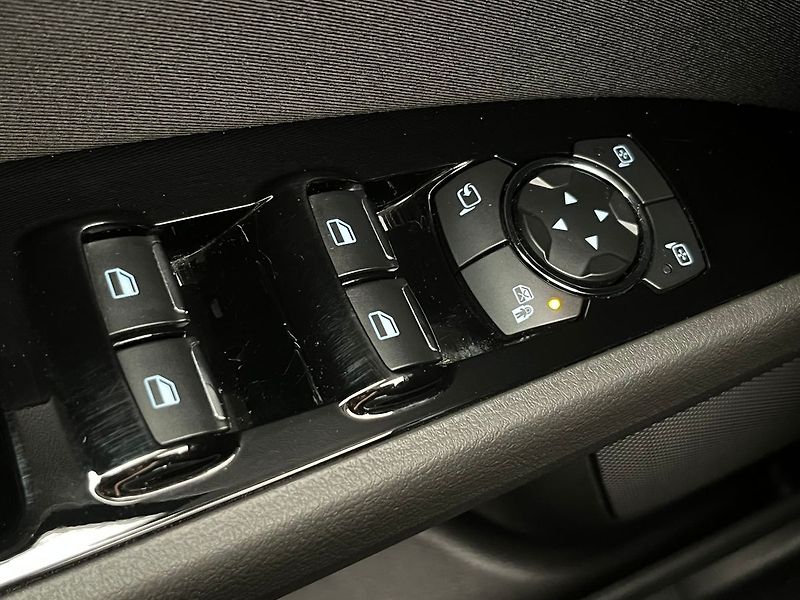 Ford Mondeo 2.0 EB Titanium manuál - fotka 19 z 69