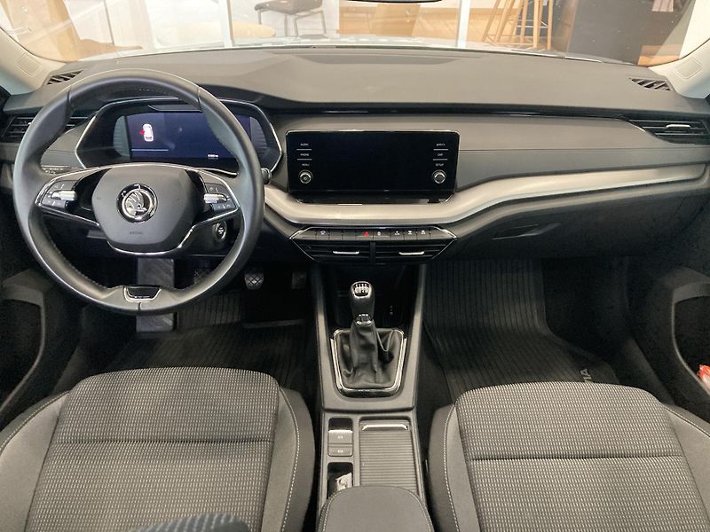 Škoda Octavia COMBI 2.0 TDI AMBITION - fotka 13 z 31