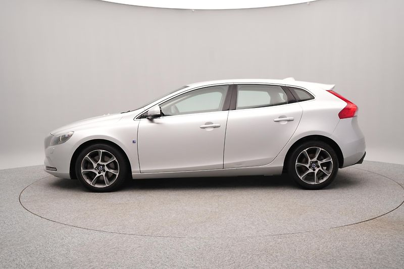 Volvo V40 D3 OCEAN RACE 1.maj - fotka 7 z 44
