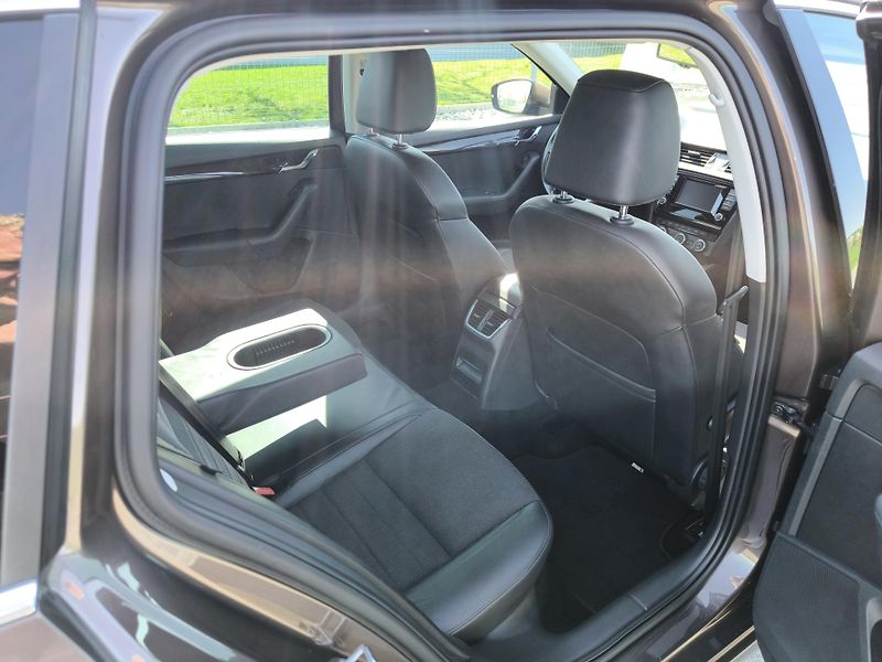 Škoda Octavia (2014) 1,6TDI DSG STYLE*VELKÝ SERVIS* - fotka 17 z 58