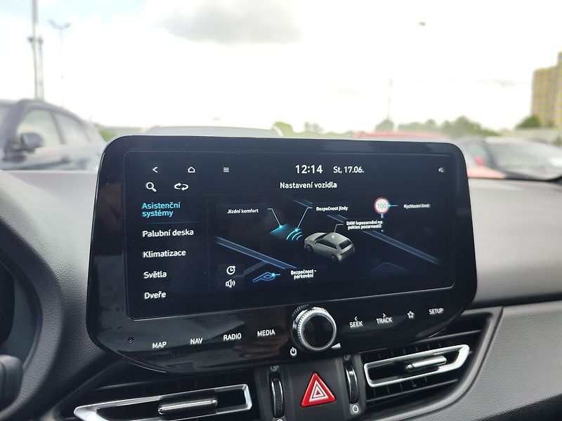 Hyundai i30 1.5 T-GDi/103kW N-Line DCT - fotka 17 z 31