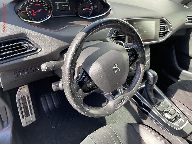 Peugeot 308 (2017) 2.0 HDi, GT, AT, LED, panor - fotka 11 z 23