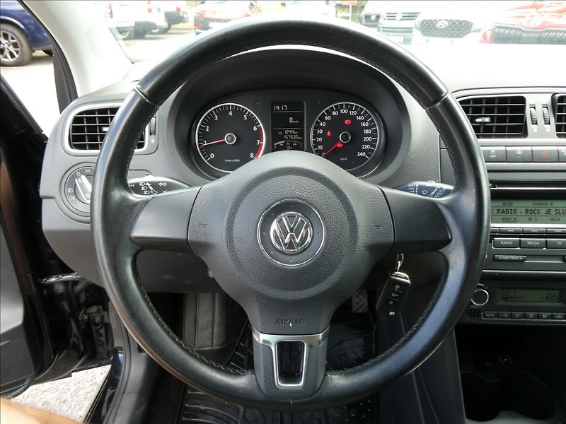 Volkswagen Polo 1,2 i 51kW 2x kola, po servise - fotka 26 z 42