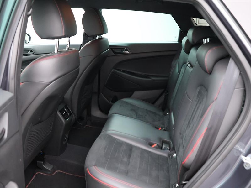 Hyundai Tucson 1,6 T-GDI 130kW 4x4 - fotka 14 z 34