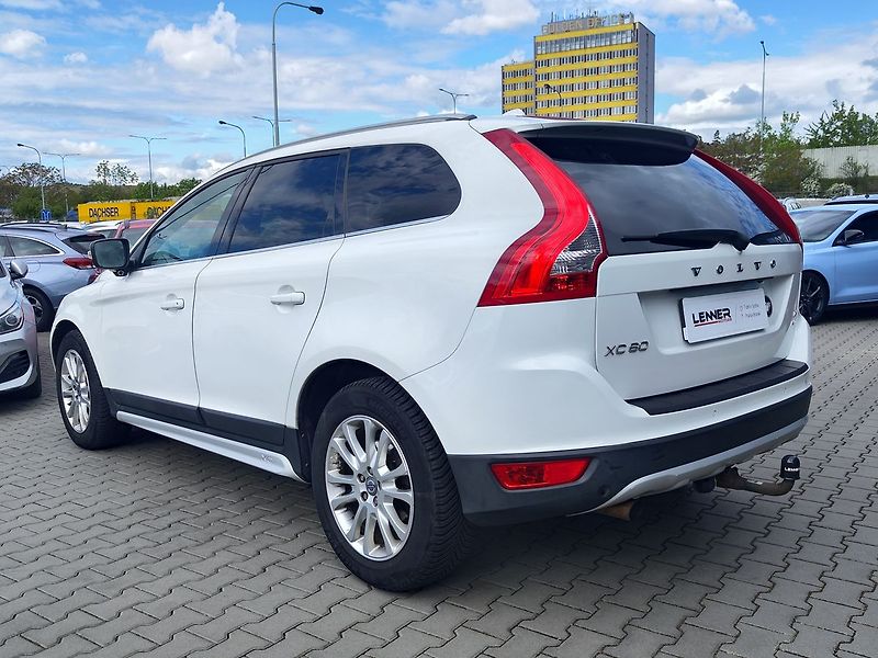 Volvo XC60 D5 2.4/136kW Summum AUT. - fotka 7 z 28