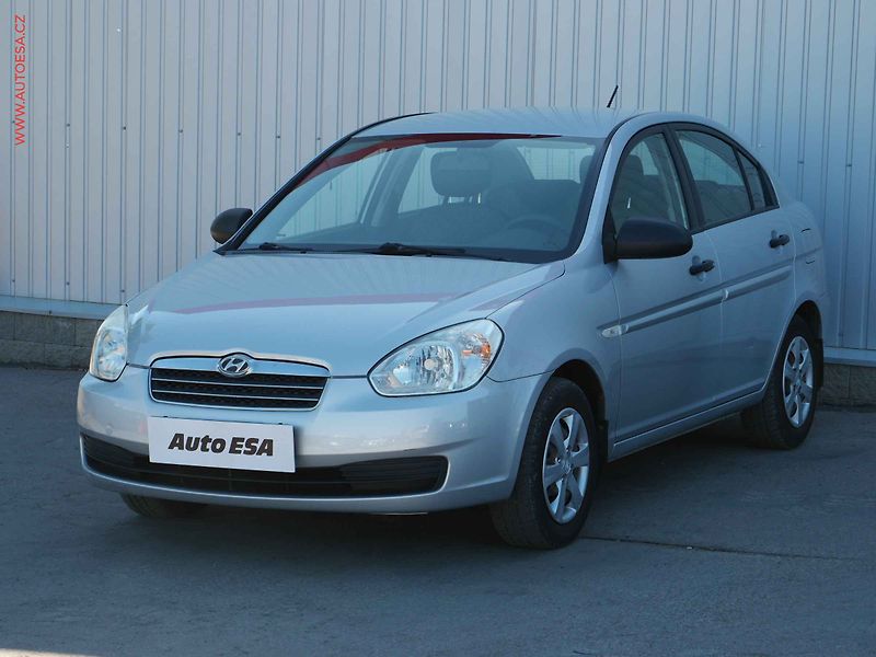 Hyundai Accent (2010) 1.4i, 1.maj,ČR, TZ, park - fotka 3 z 14