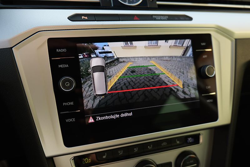 Volkswagen Passat 1.4 TSI DSG Kamera DAB Cockpit - fotka 29 z 37