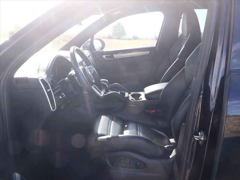 Porsche Cayenne 3,0 EHV 340kW Platinum DPH - fotka 12 z 48