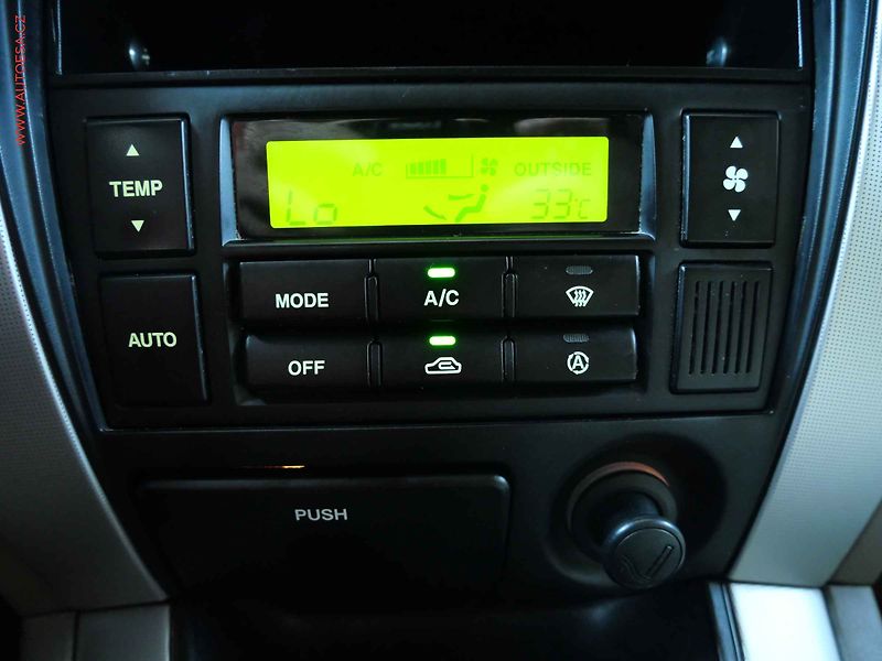 Hyundai Tucson (2008) 2.0CRDi, AC, TZ - fotka 16 z 18