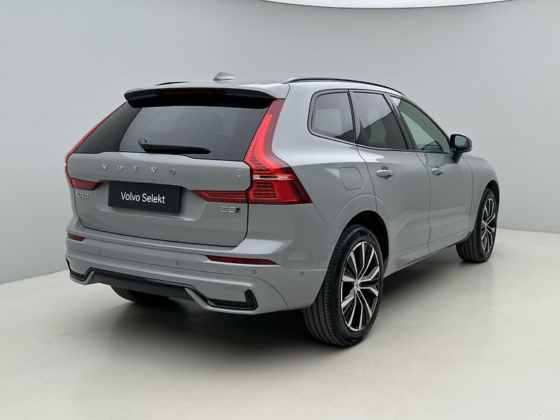 Volvo XC60 B5 AWD PLUS DARK AUT REZERVACE - fotka 13 z 44