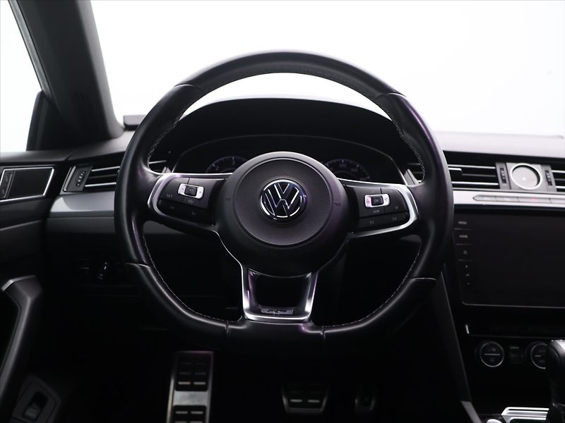Volkswagen Arteon 2,0 TDi DSG R-line Pano - fotka 14 z 28